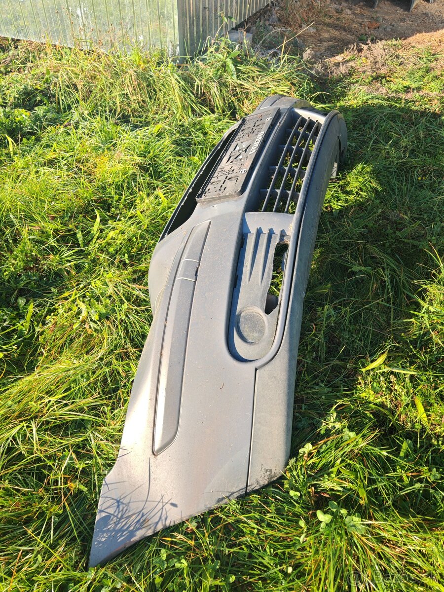 Predám predný nárazník volvo s 40 v 50 c 30 - 2