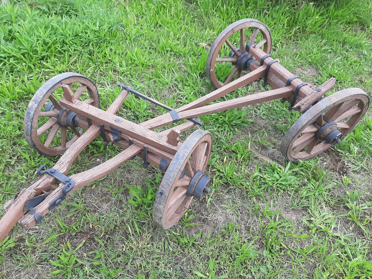 Starý DEKORATÍVNY VOZ pred dom ZNÍŽENÁ CENA - 2