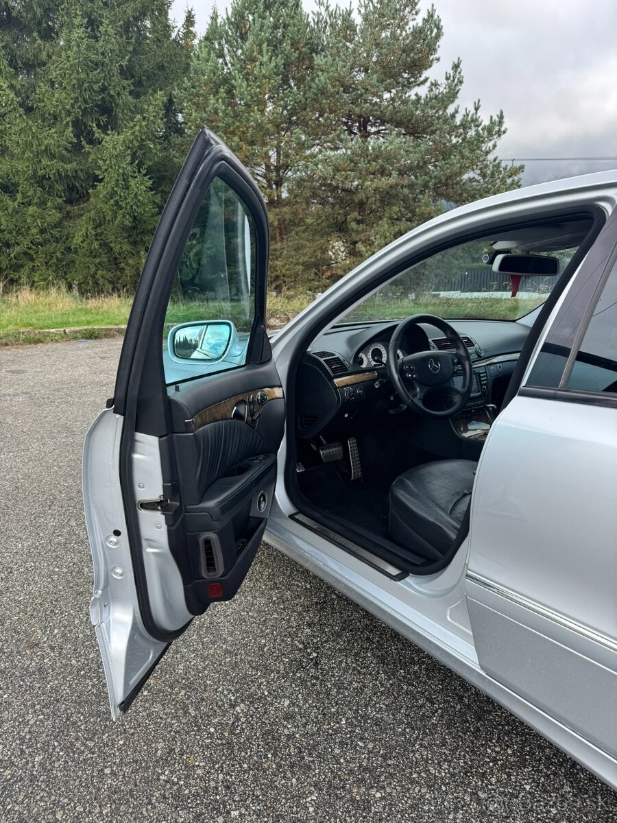 Mercedes-Benz w211 E550 4matic 300KW - 2