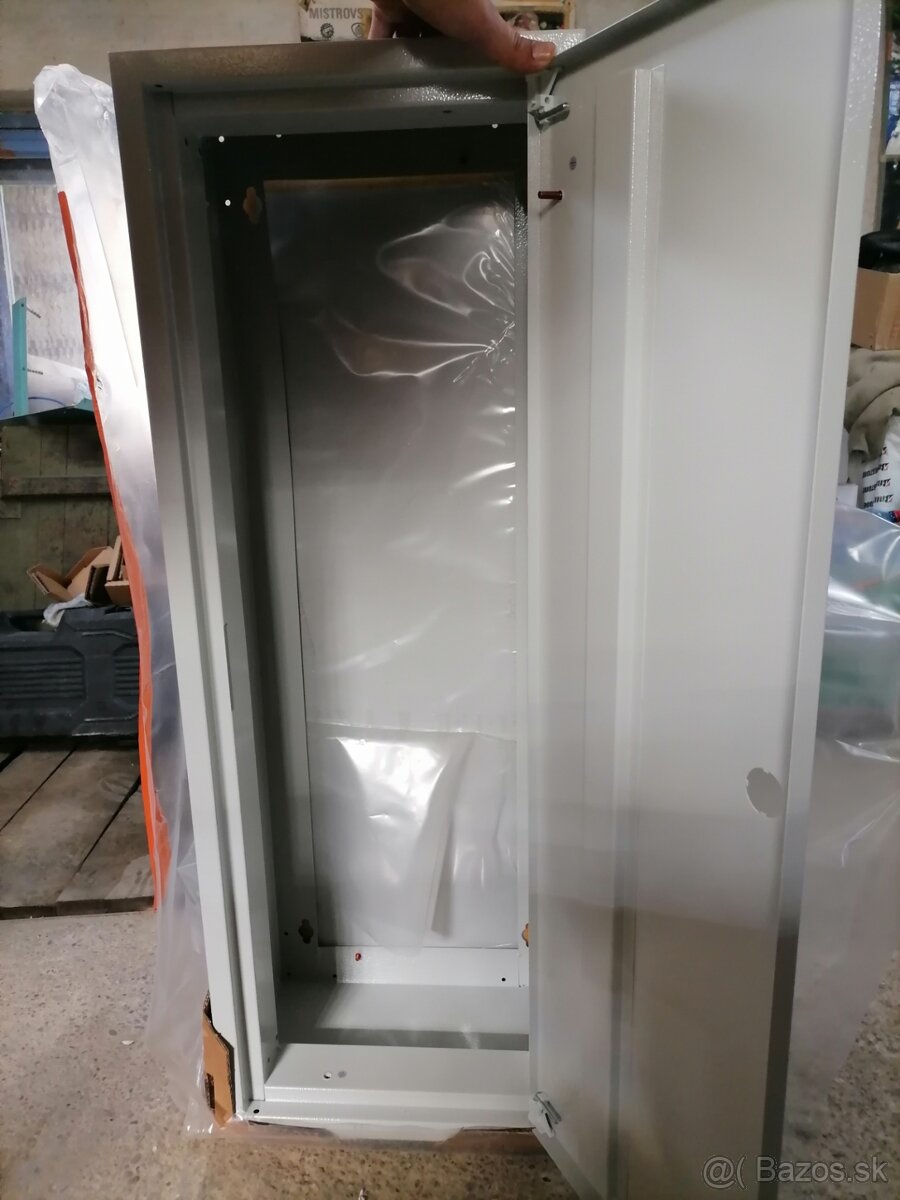 Elektromerový rozvádzač SCHRACK-36modulov. - 2