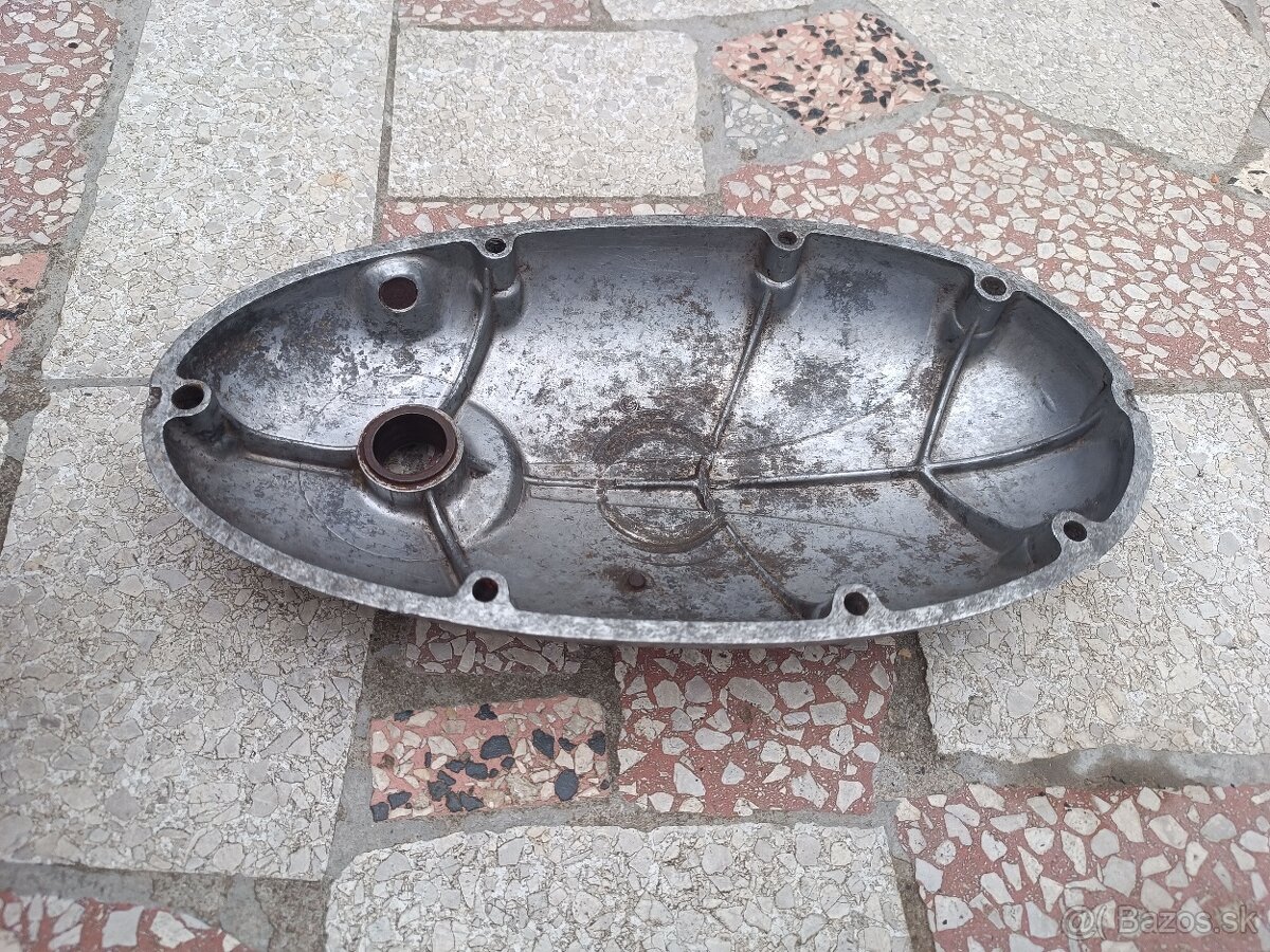 Víko motoru na Jawu ČZ 125-175, a skútr ČZ 501-502 - 2