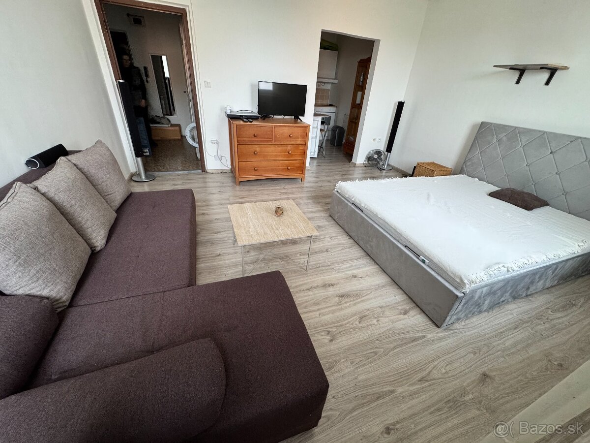 Prenájom 1-izbového bytu Komárno – zariadený, tichá lokalita - 2