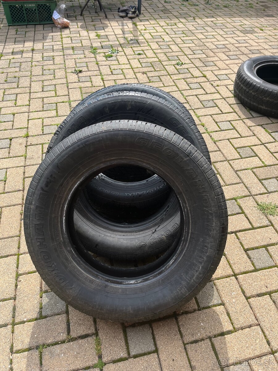 Yokohama Geolandar 215/70 r16 - 2