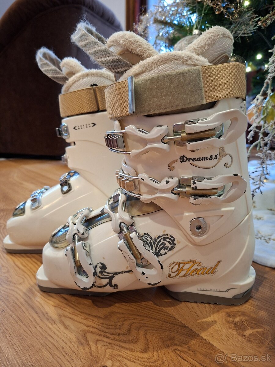 Lyžiarky a lyže - 2