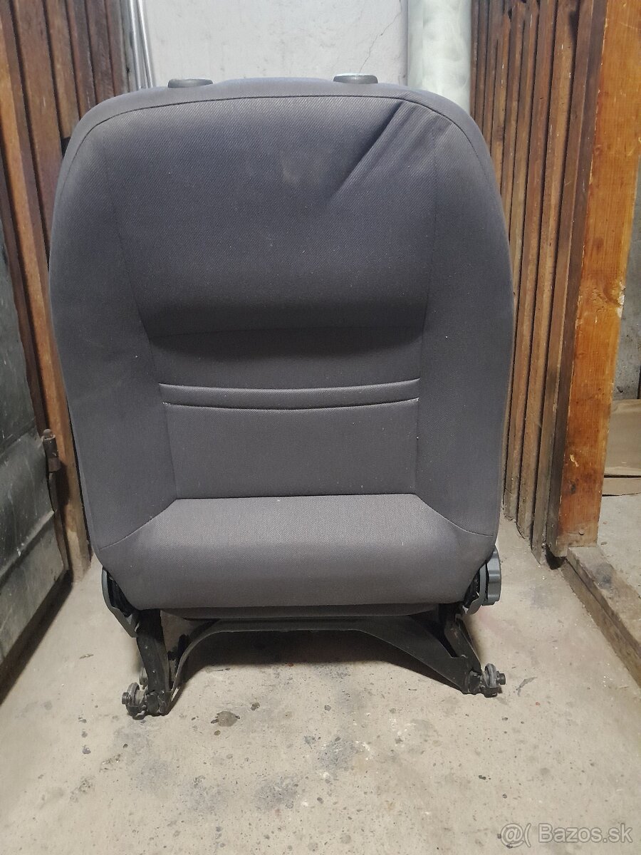 Sedadlo predné pravé Seat - 2