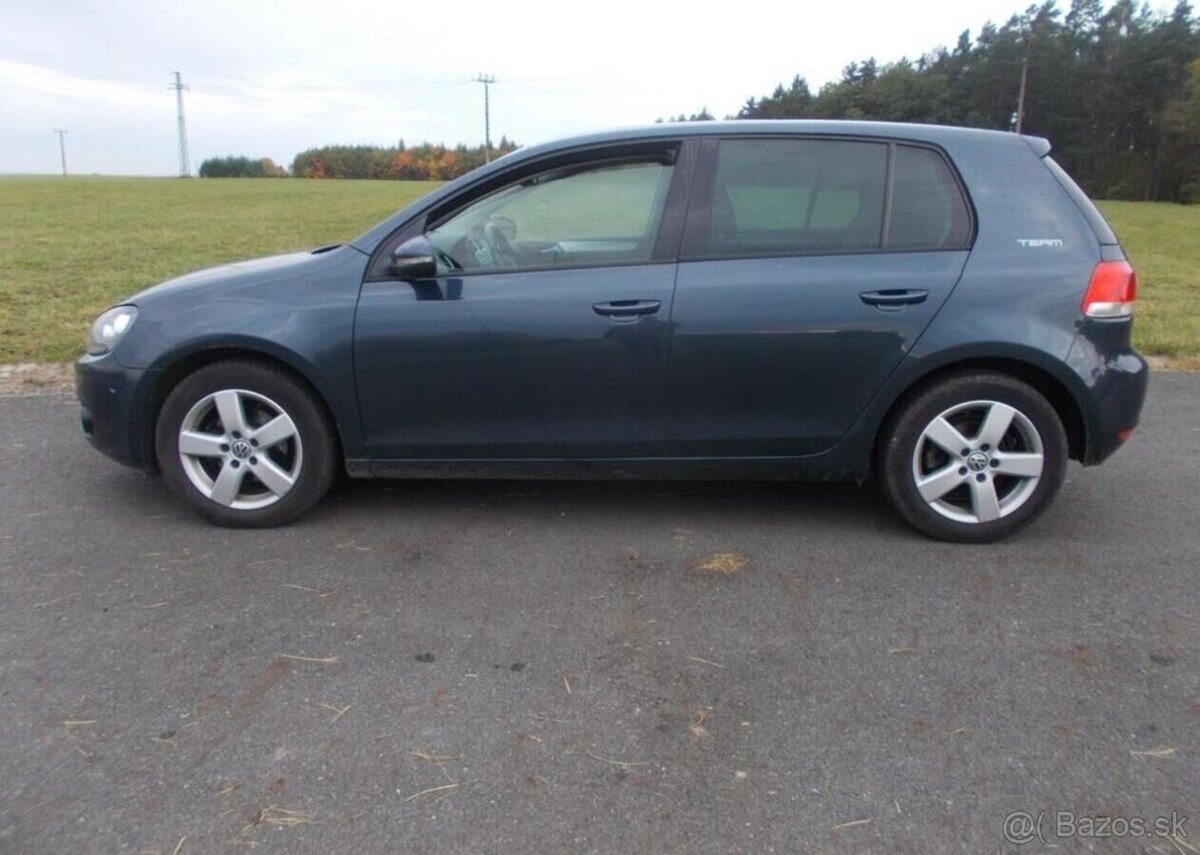 Volkswagen Golf 1,6TDI 77KW nafta manuál 77 kw - 2