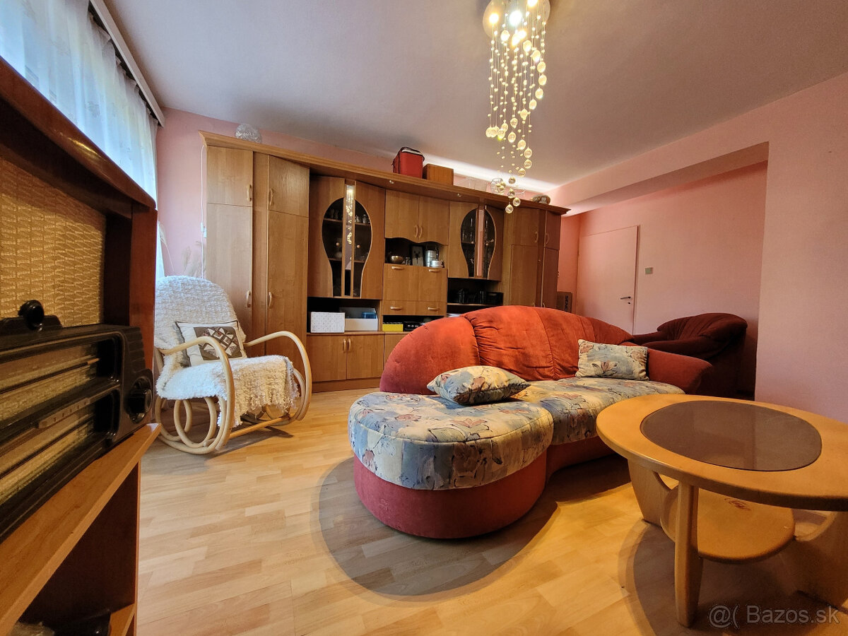 Dvojgeneračný rodinný dom s veľkou záhradou na predaj - 2