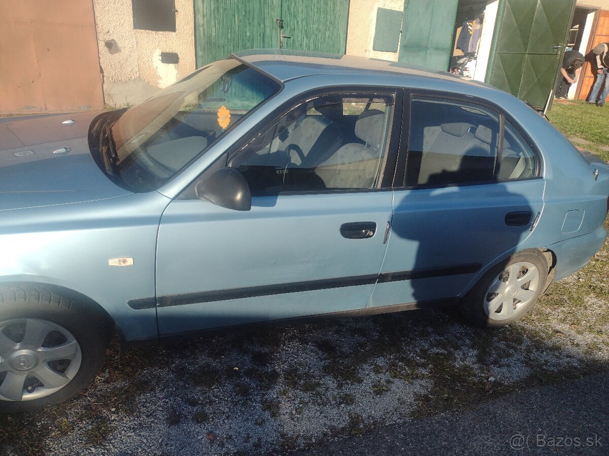 Hyundai Accent - 2