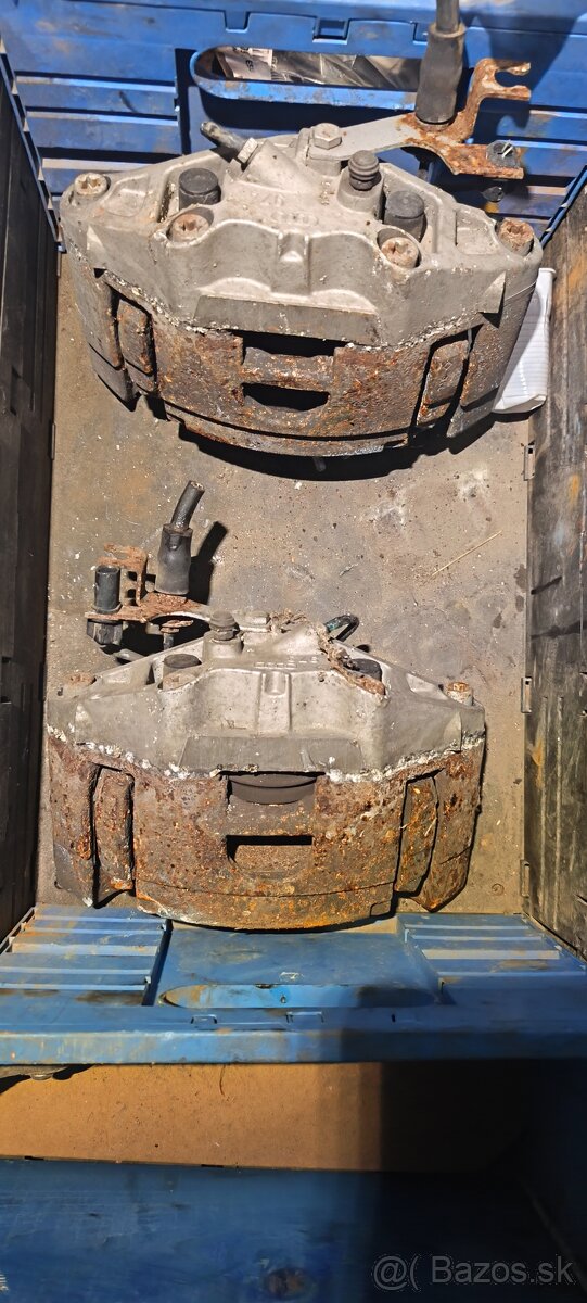 Audi A4 B7 strmene,tlmiče , nádobky, - 2