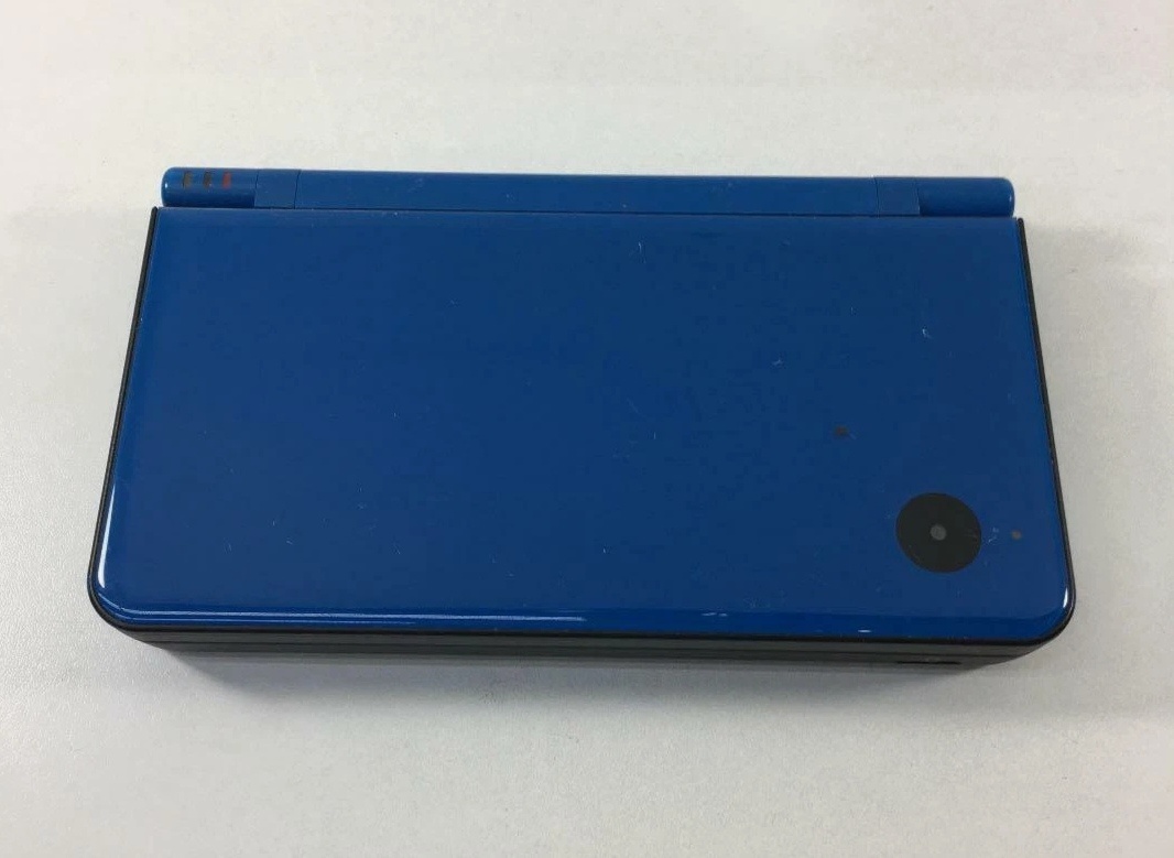 Nintendo DSi XL - 2