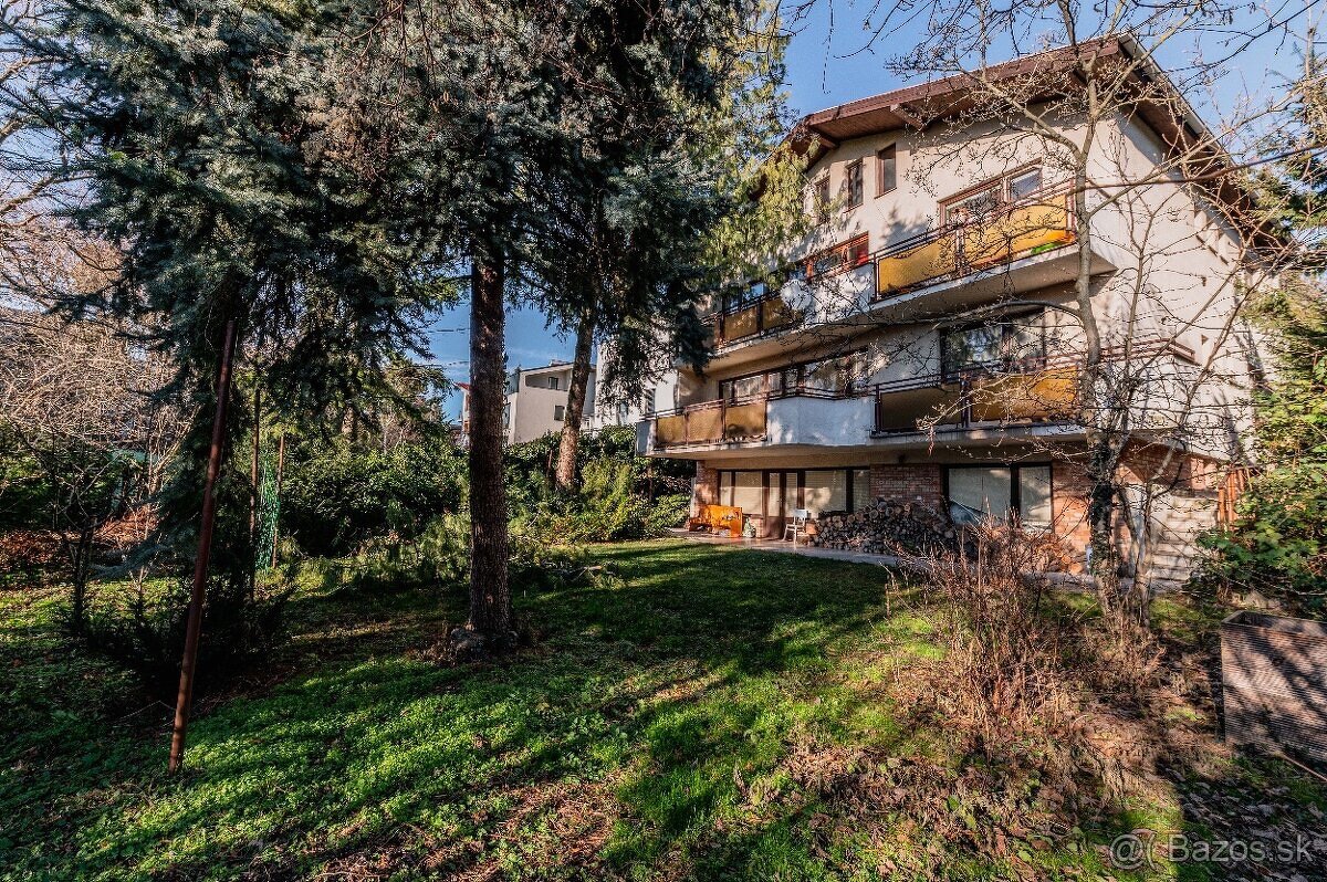 Dvojpodlažný dom Na Hradnom Kopci s dvojgarážou Staré Mesto - 2