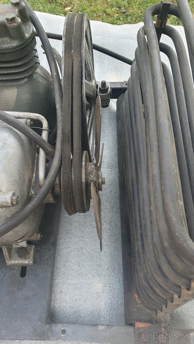 Historický kompresor s motorom z mrazničky Maneta - 2