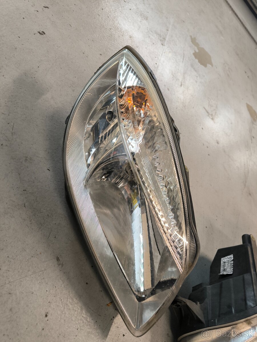 Přední světla Škoda fabia 2, předfacelift. - 2