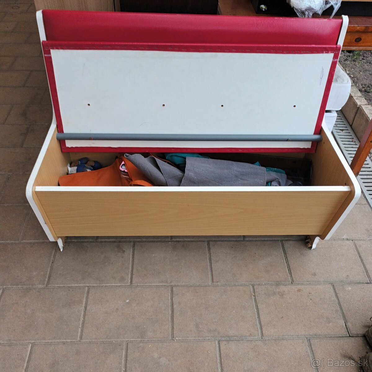 Sedacka, odkladací priestor - 2