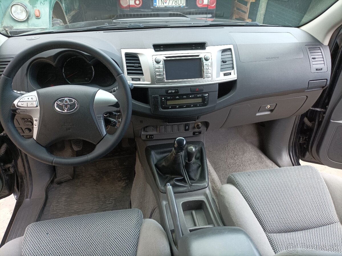 toyota Hilux 3.0 4x4 - 2