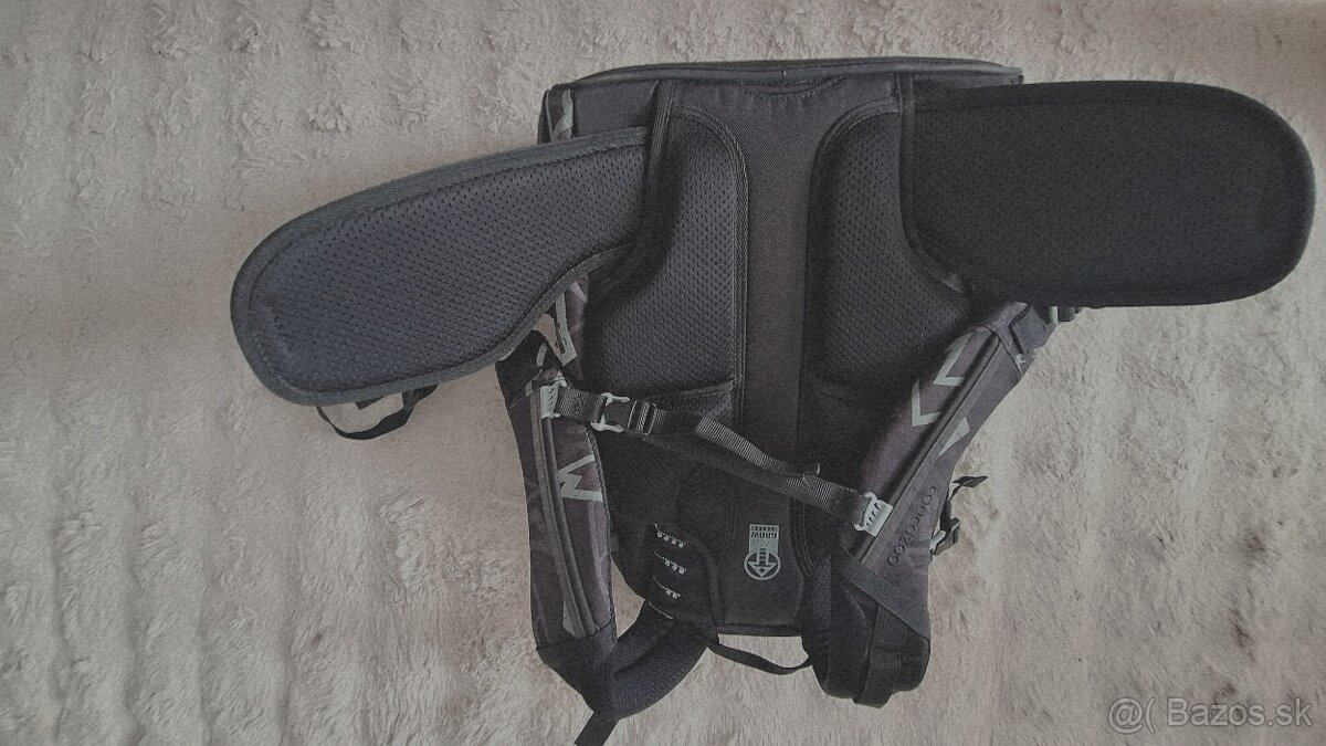 Školský batoh coocazoo MATE,Reflexné graffiti - 2