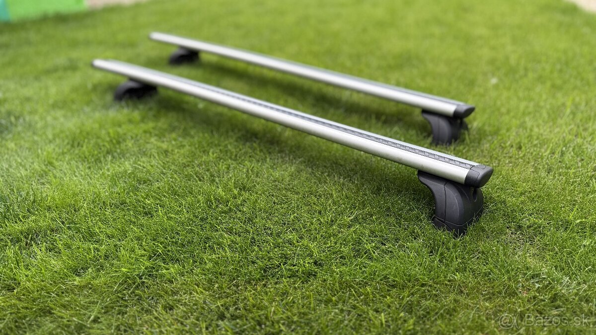 Priečniky Thule na Volvo V40 CC - 2