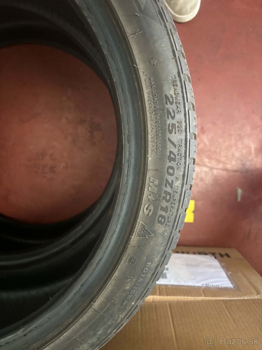 Predám pneu 225/40 R18 - 2