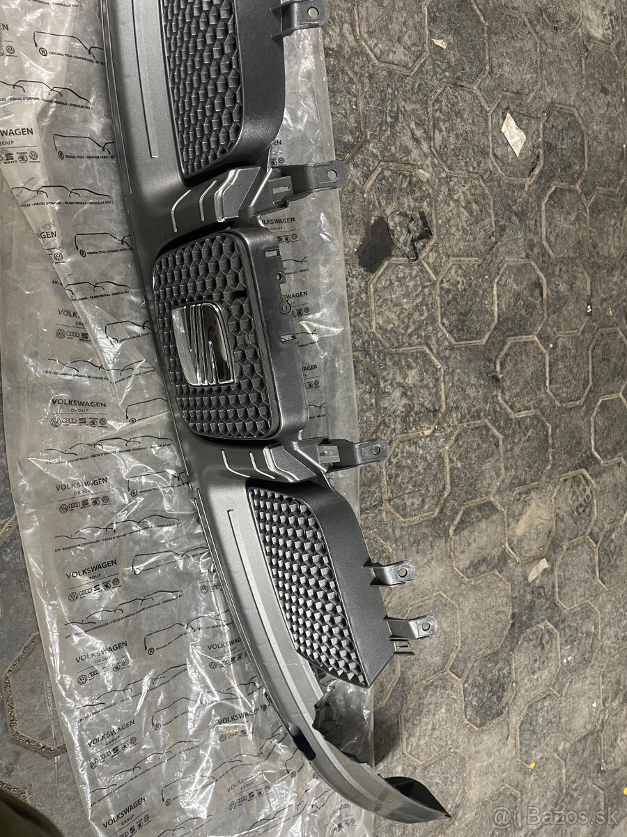 Maska so znakom OEM diel original Cupra/topsport leon - 2