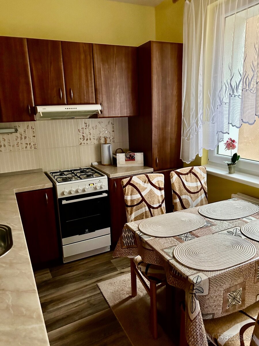 Predaj 3-izbový byt so zariadeným a parkovacím miestom - 2