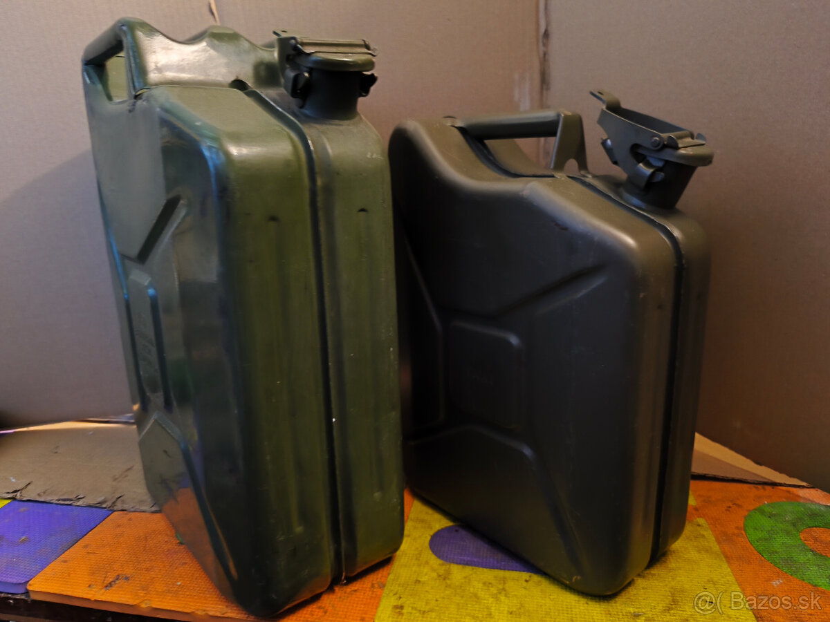 Pedám kanistre na benzín - 2