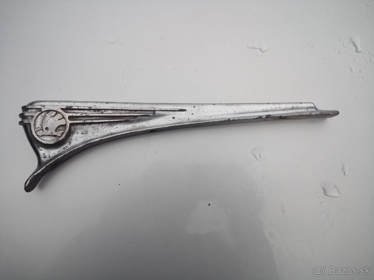 Znak na prednú kapotu - 2