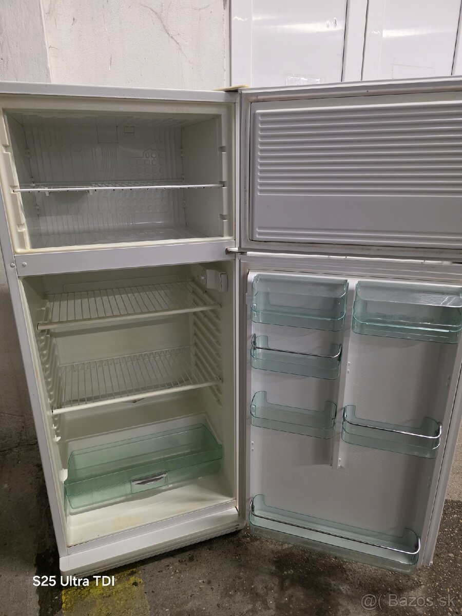 Chladnička s mrazničkou - 2