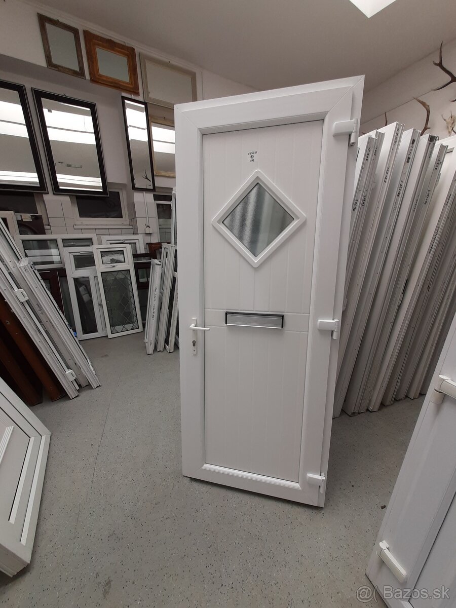 Plastové dvere Č. 157 .P - 2