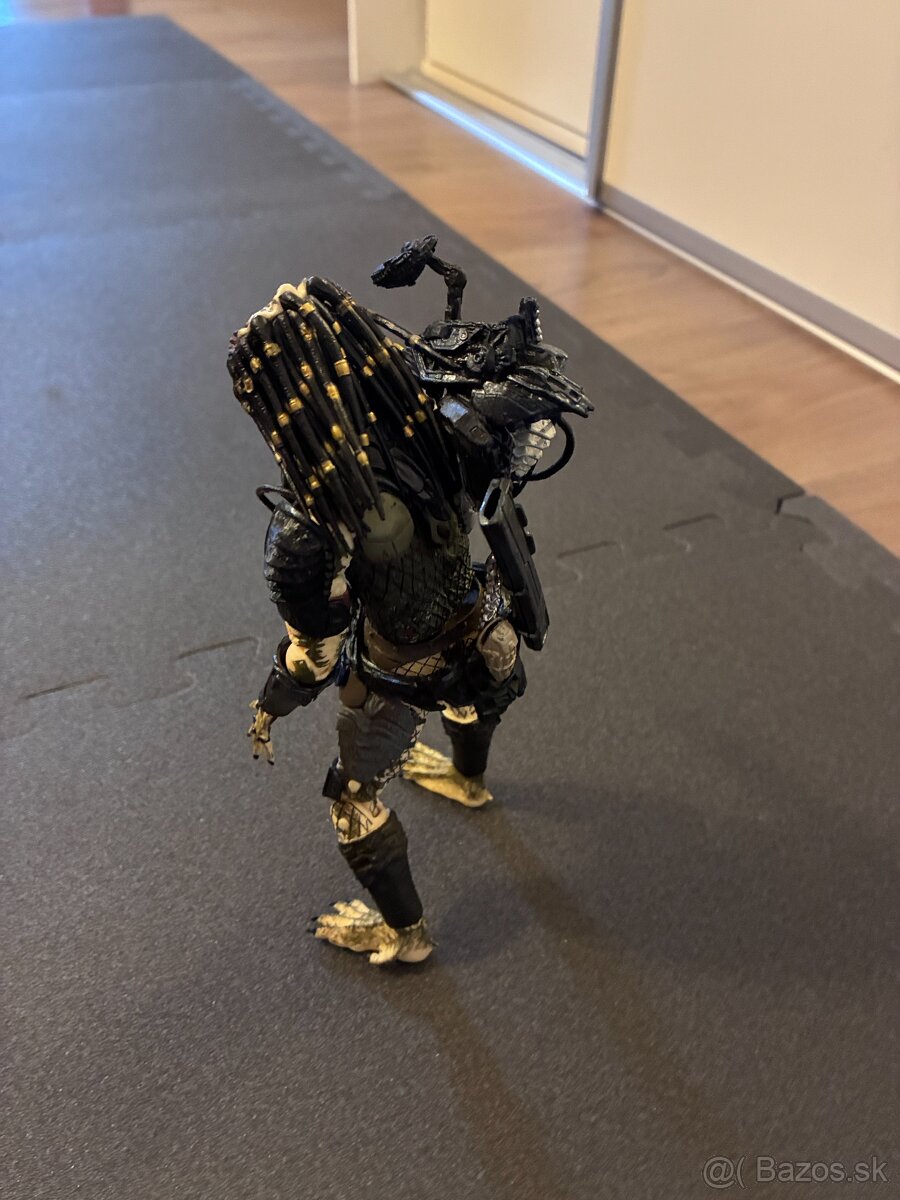 Predator 2 - Ultimate Armored Lost Predator 20cm + LED - 2