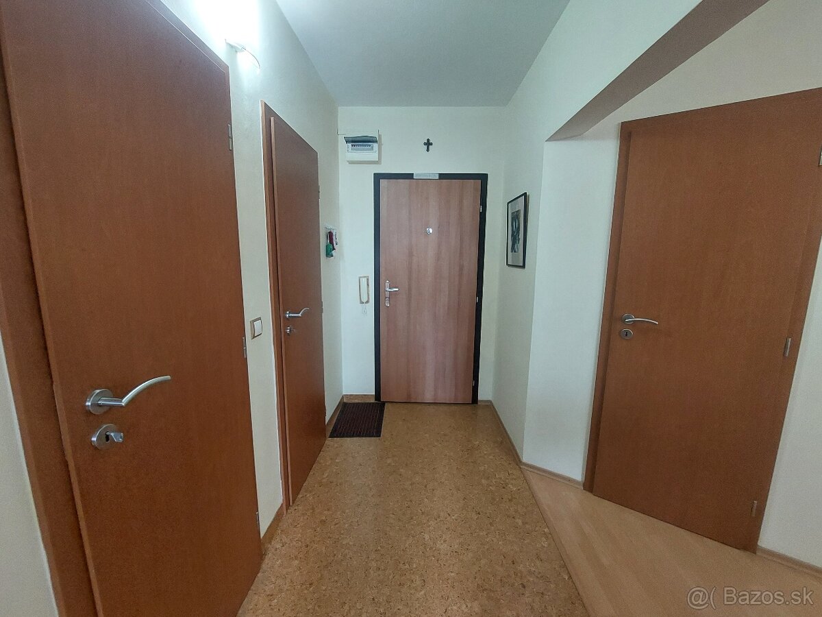 Predám priestranný 3 izbový byt v Trenčianskych Tepliciach. - 2