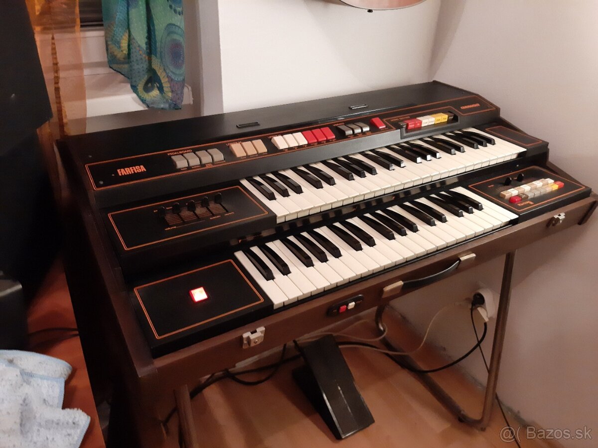 Elektricky organ Farfisa Commander - 2