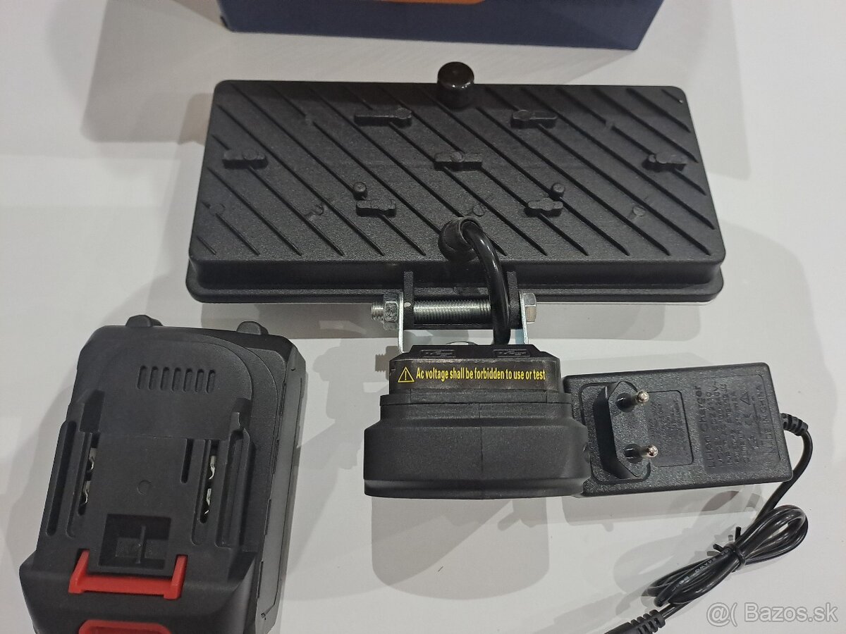 Bezdrôtové pracovné svetlo LED s dobíjateľnou LiIon batériou - 2