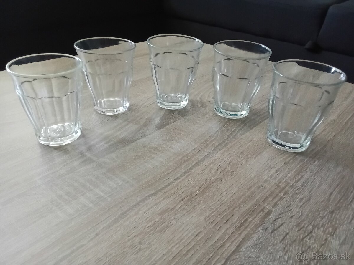 Predám sklenené poháre - 200 ml a 400 ml. - 2