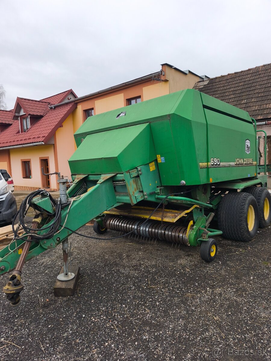Predám lis balikovac John Deere - 2