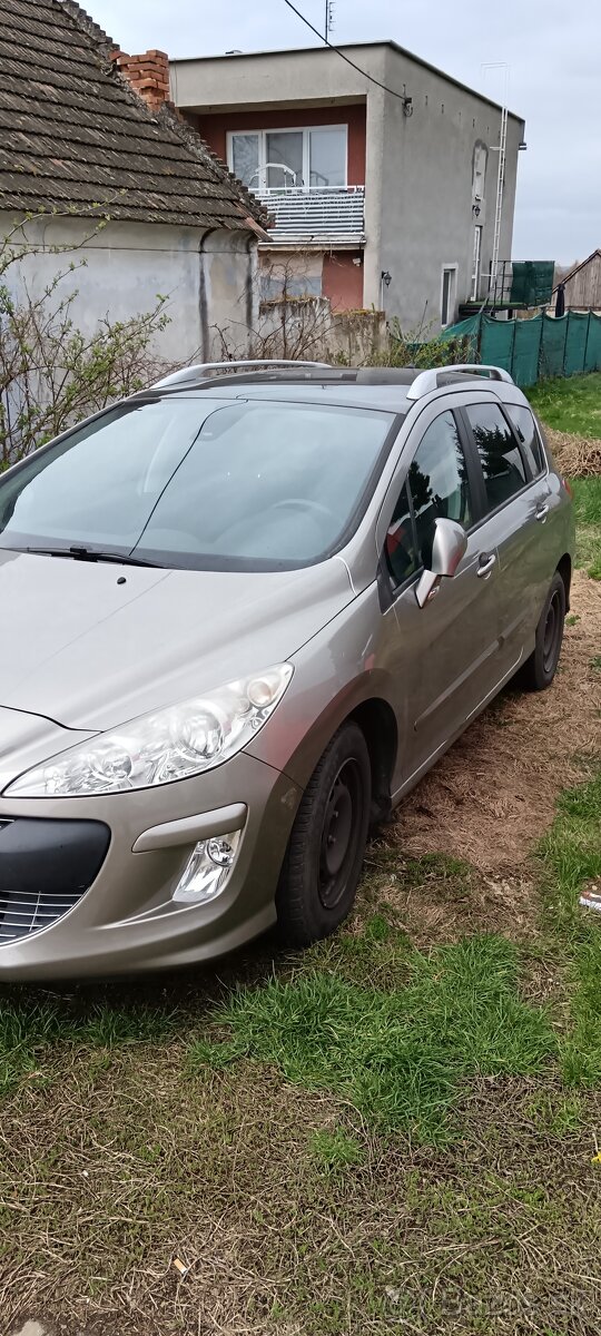 Peugeot 308 benzín - 2