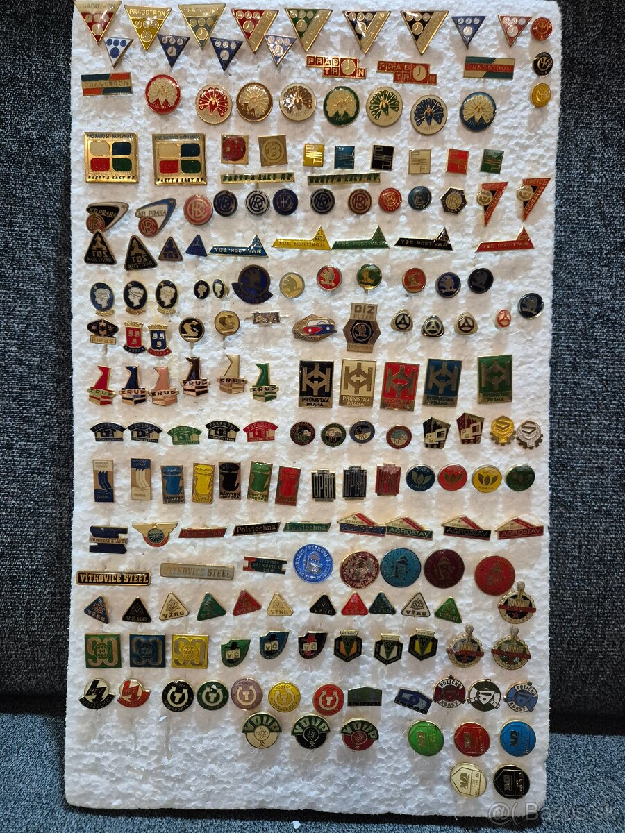 Sbierka odznakú a vyznamenání cca 2100ks - 2