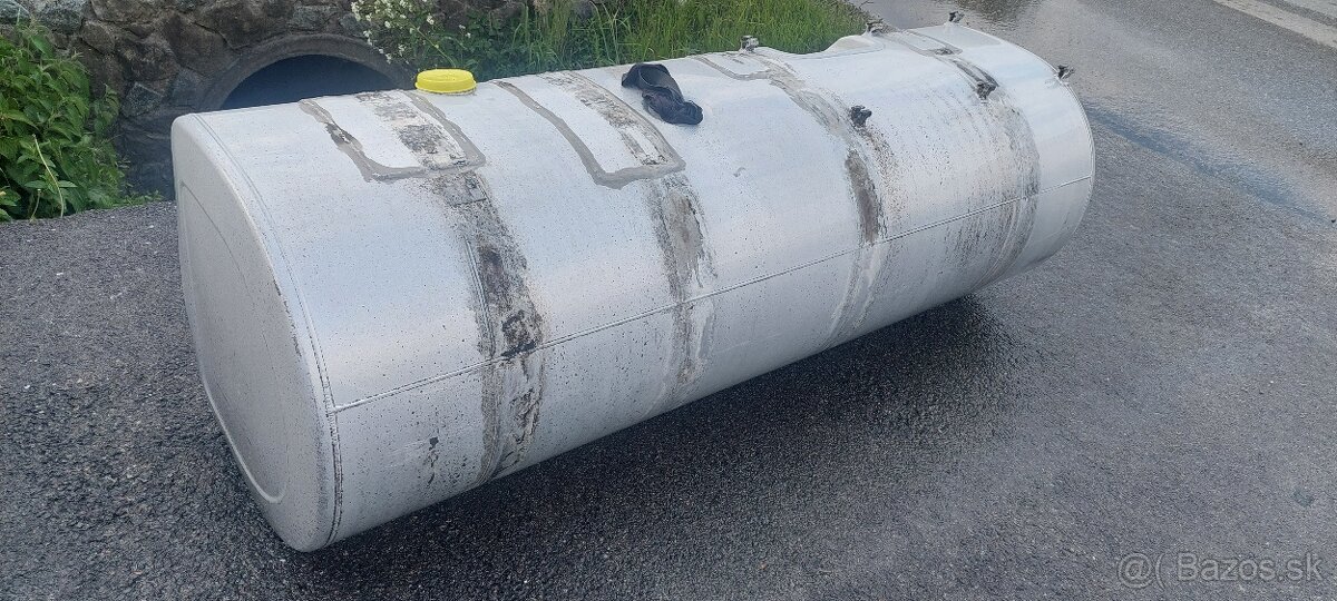 palivová nádrž Volvo - 2