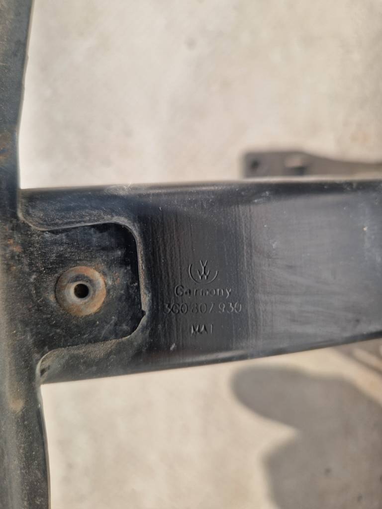 VW Passat B8 15- predna vystuha - 2