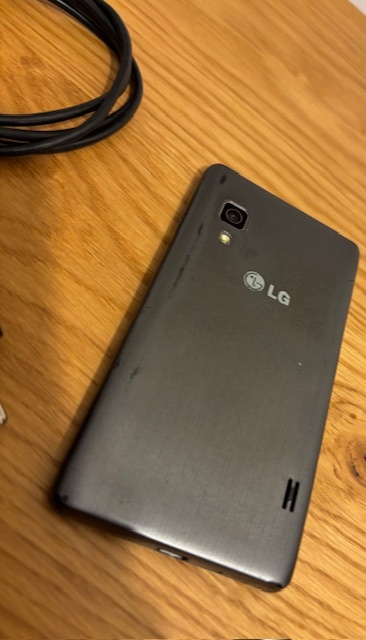 LG E460 čierny mobil - 2