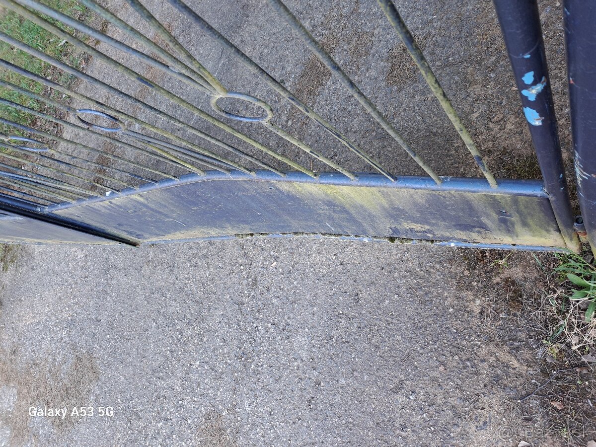 Darujem bránu a bránku... - 2