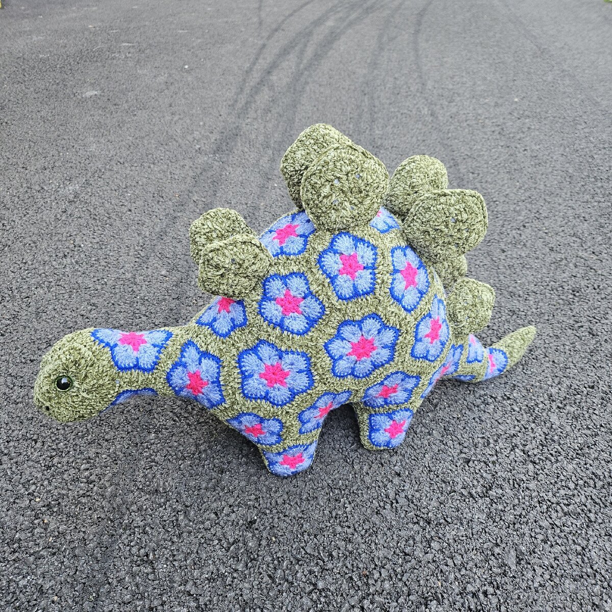 Háčkovaný Stegosaurus - 2