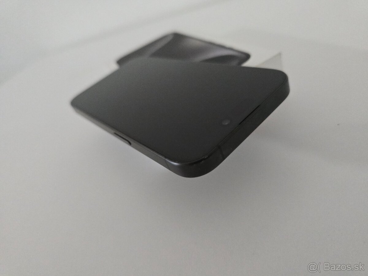 Apple iPhone 15 Pro - 2