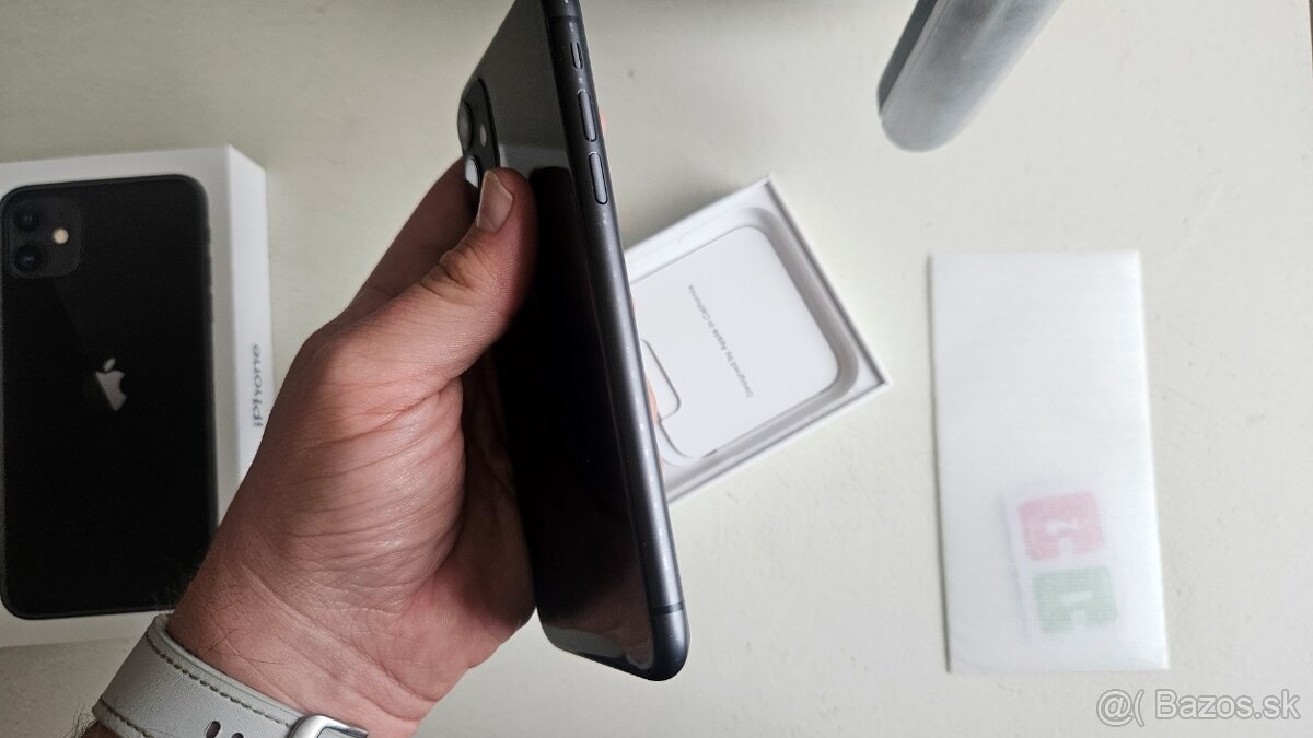 Apple iPhone 11 black 64GB - nová batéria - 2