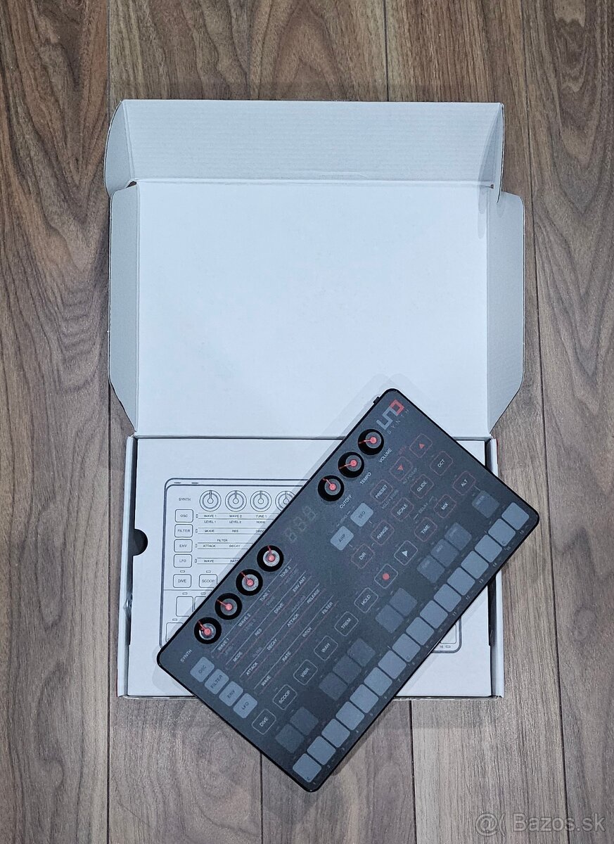 IK Multimedia UNO Synth - 2