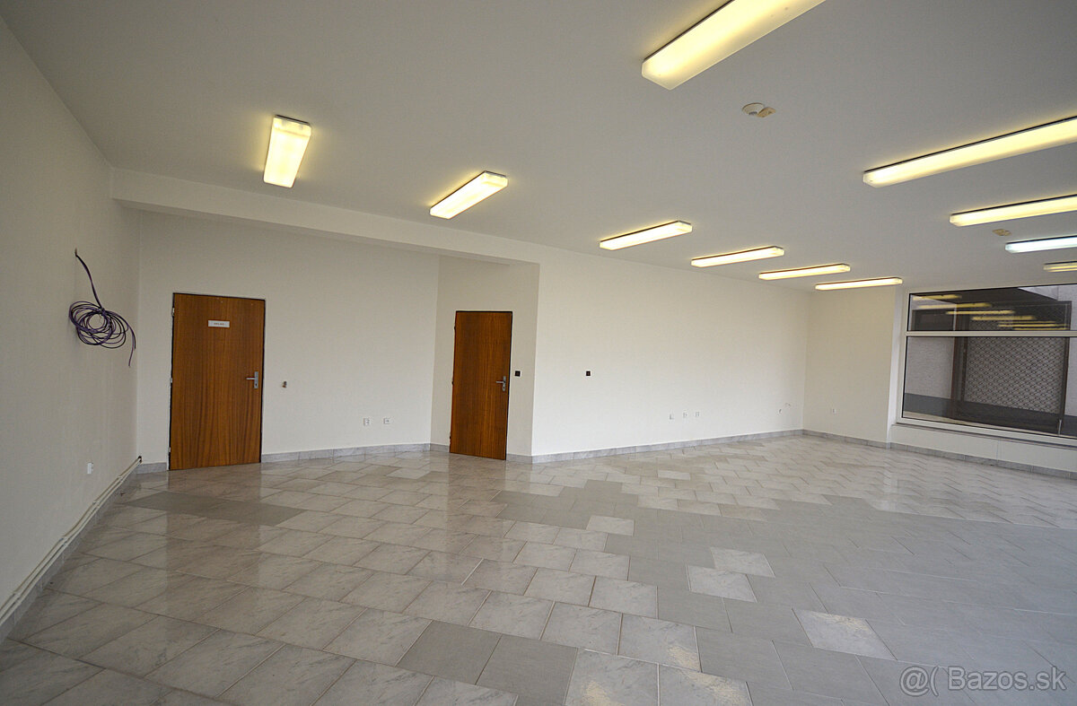 Polyfunkčná budova s výhodnou polohou - len 1 km od centra m - 2