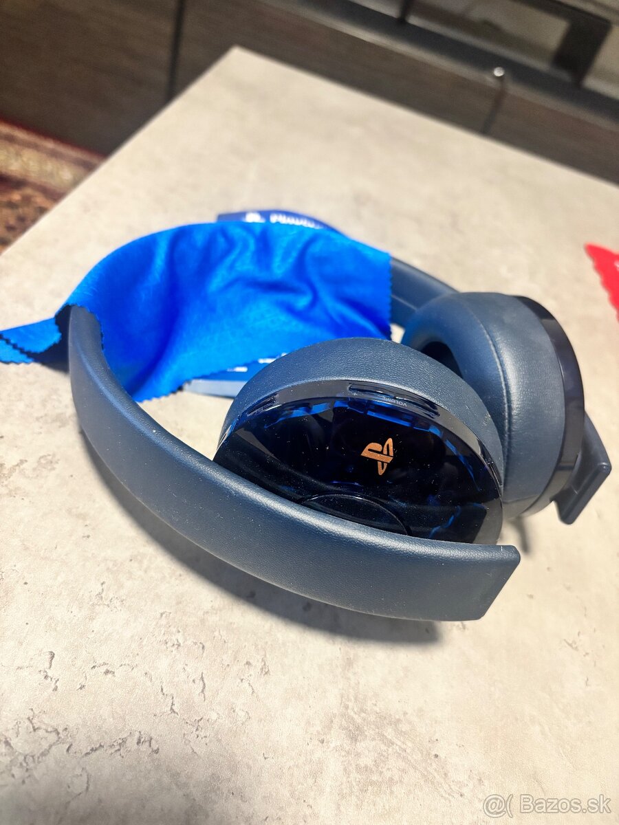 PS4 Gold Wireless Headset – 500 Million Limited Edition - 2
