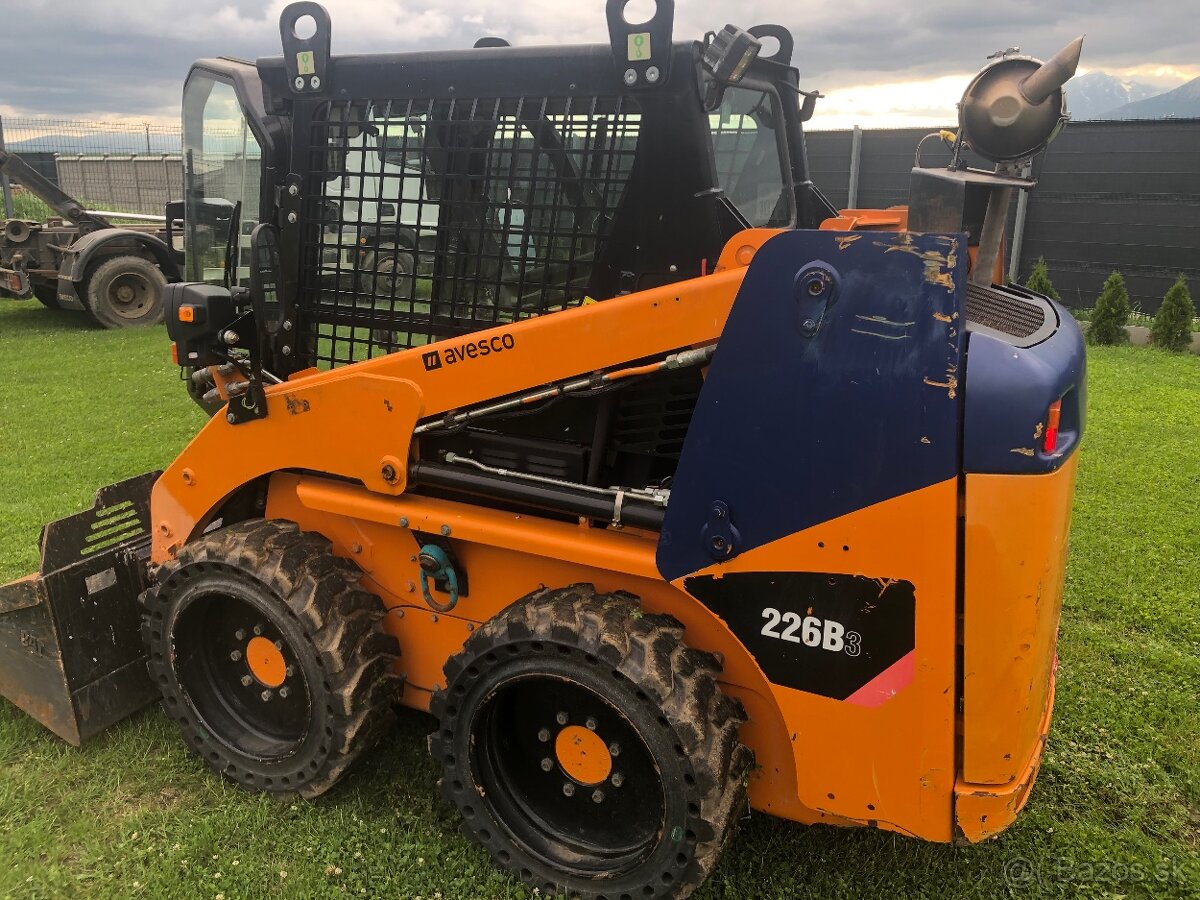 Bobcat caterpillar smikom rideny nakladac,new holland locust - 2