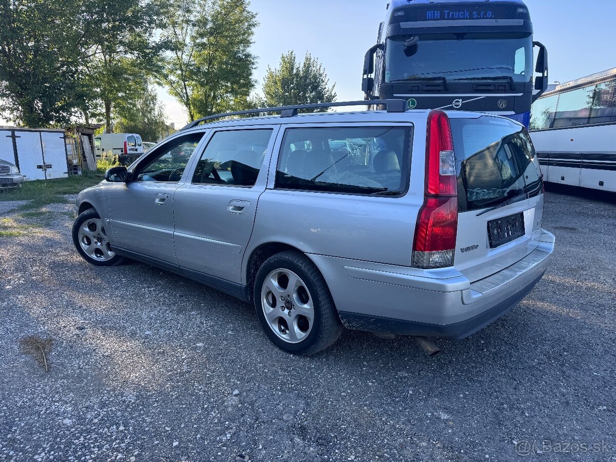 Volvo V70 2.4 D-5 - 2