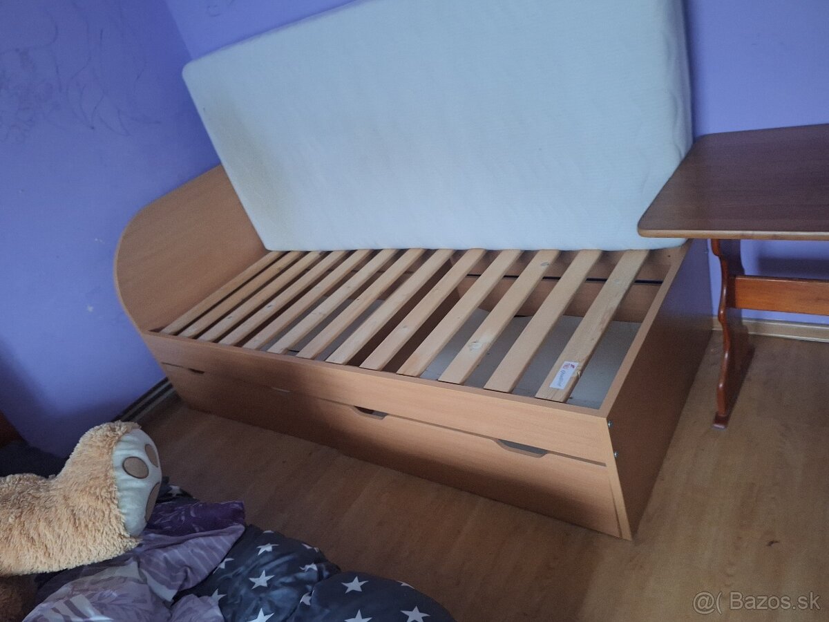 Predám postel aj s matracom - 2