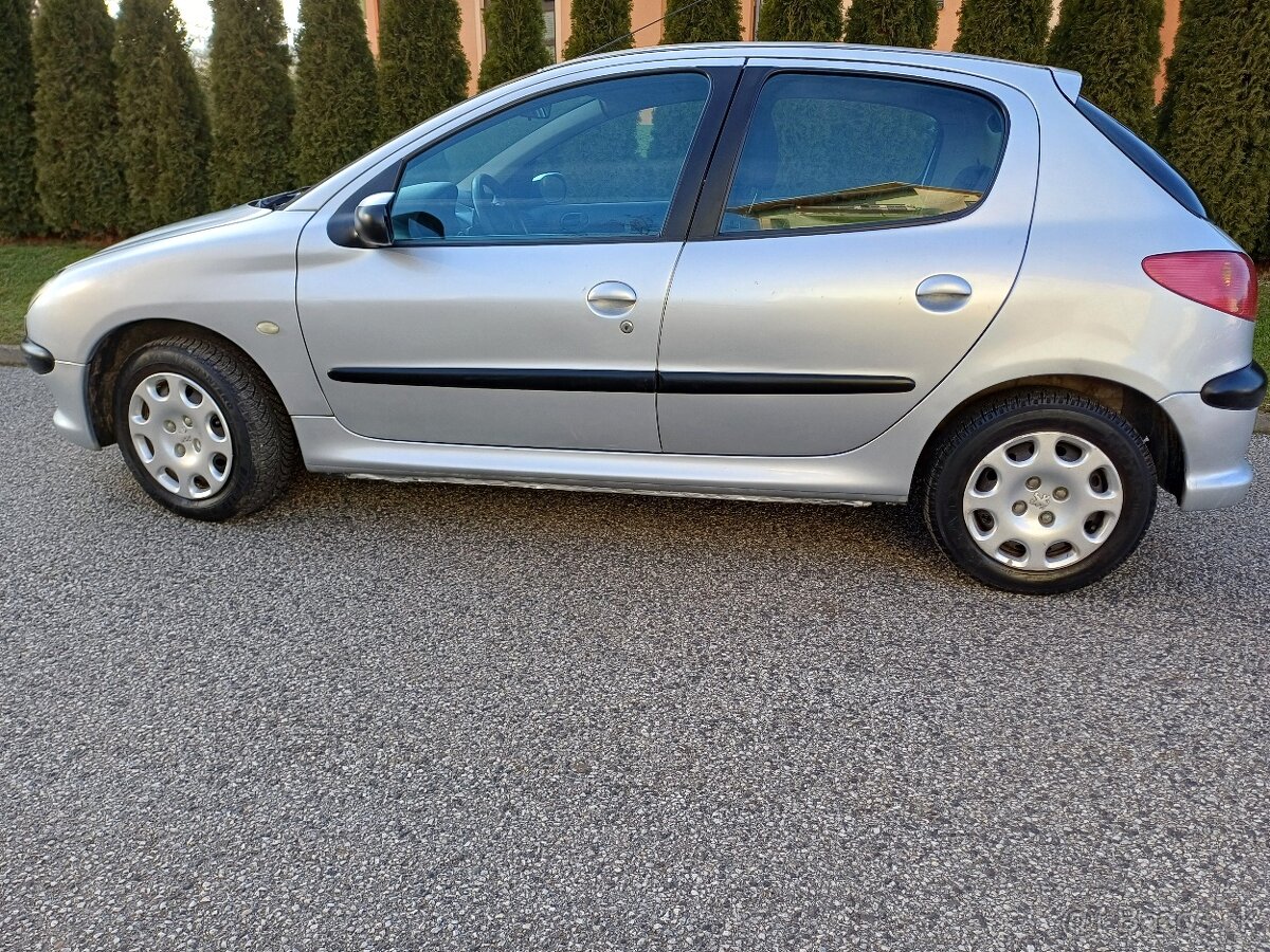 Peugeot 206 - 1,4 benzín - 2